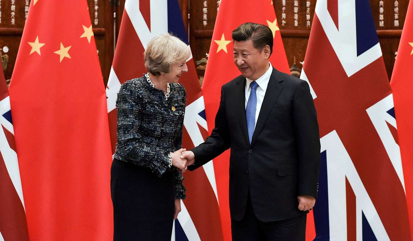 Chinese President Xi Jinping (R) shakes hand with British Prime Minister Theresa May before their meeting at the West Lake State House on the sidelines of the G20 Summit, in Hangzhou, Zhejiang province, China, September 5, 2016. Photo: Reuters