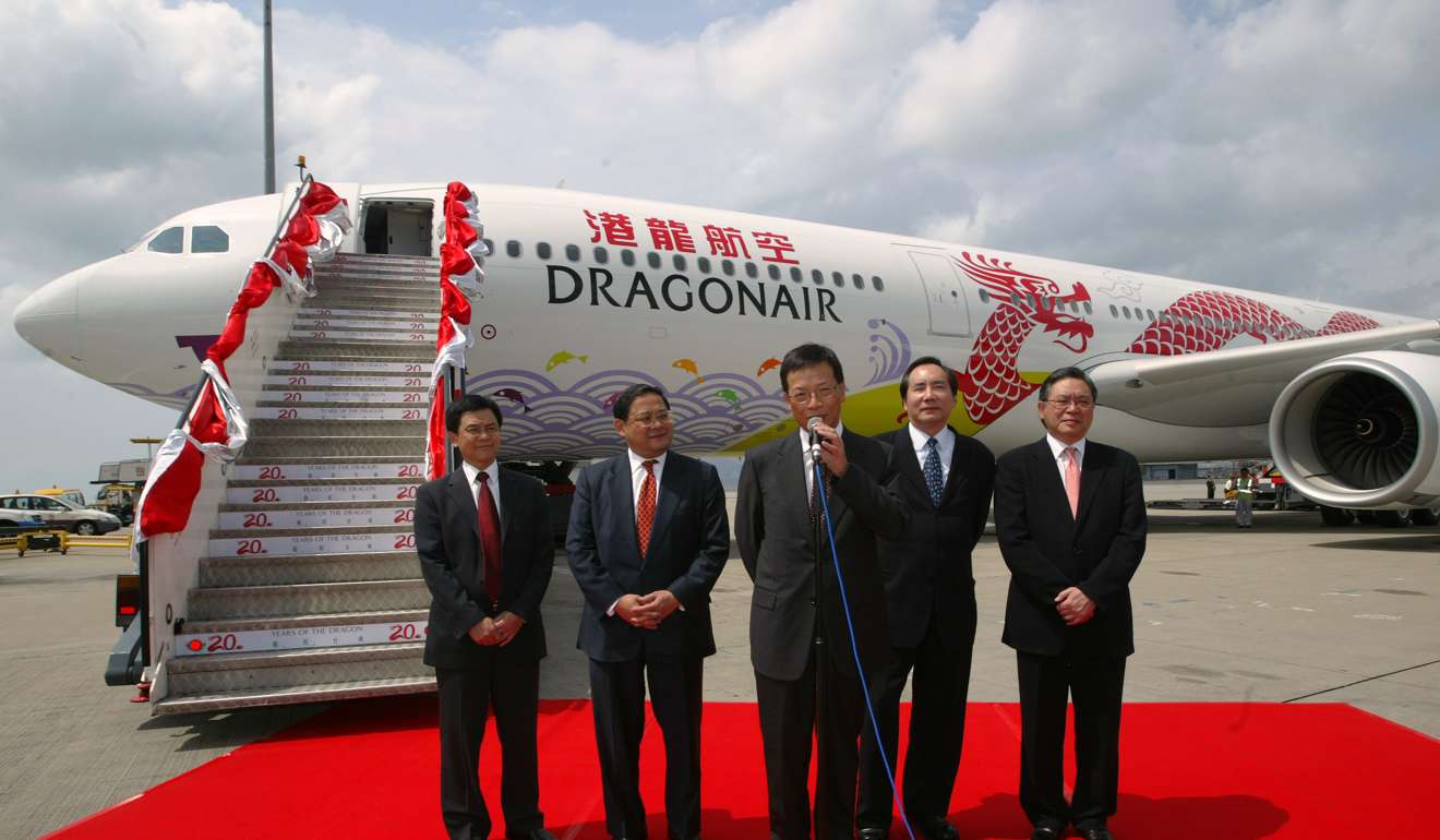 Lo (left) at a ceremony in 2005 marking the arrival of aircraft for Dragonair’s 20th anniversary. Photo: Dickson Lee
