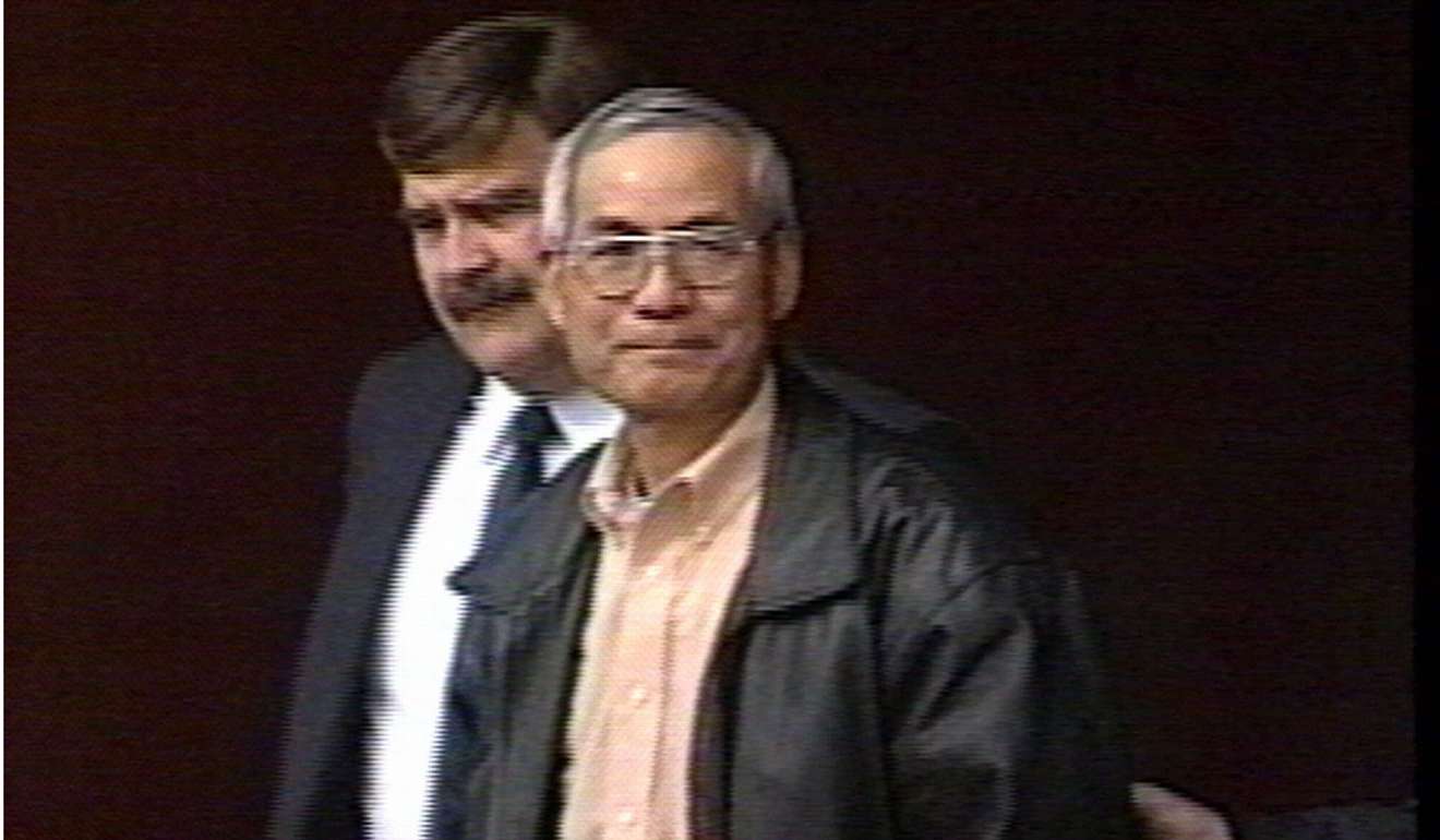 Former Los Alamos National Laboratory scientist Wen Ho Lee, right, is led by an unidentified FBI agent in this image from television after being arrested at his home in White Rock, New Mexico, in December 1999. Photo: AP