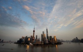 View of the Pudong financial district skyline from the historic Bund in Shanghai on October 29, 2013. Photo: AFP, Mark Ralston