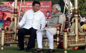 Chinese President Xi Jinping sits on a swing with Indian Prime Minister Narendra Modi at a riverside park in Gujarat in 2014. Photo: Xinhua