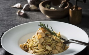 Garlicpeno pasta at Mad for Garlic in Causeway Bay.