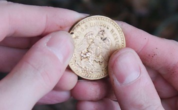 A cargo plane carrying Mexican bullion and gold worth millions today was downed on Mount Parker in 1947