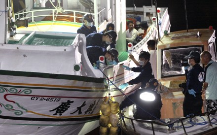 Taiwanese fisherman Hung Shih-cheng's boat, the Kuang Ta Hsing No 28, is inspected by Taiwanese officers after arriving at Liuqiu port in Pingtung County, Taiwan, on May 11. Photo: AP Taiwanese fisherman Hung Shih-cheng's boat, the Kuang Ta Hsing No 28, is inspected by Taiwanese officers after arriving at Liuqiu port in Pingtung County, Taiwan, on May 11. Photo: AP