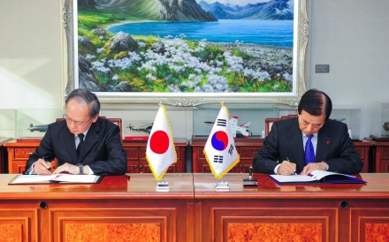 South Korean Defence Minister Han Min-koo (right) and Japanese ambassador to Seoul Yasumasa Nagamine at a signing ceremony for the agreement. Photo: AFP South Korean Defence Minister Han Min-koo (right) and Japanese ambassador to Seoul Yasumasa Nagamine at a signing ceremony for the agreement. Photo: AFP