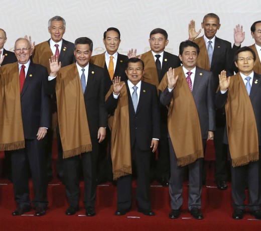 President Xi Jinping (front left) and Prime Minister Shinzo Abe (front, third from right) pictured in a group photograph of leaders attending the Apec summit in Peru. Photo: AP