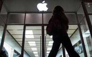 Apple battles Samsung at US Supreme Court as smartphone wars start to wane