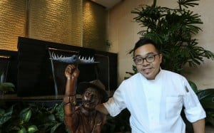 Roger Fok with his ‘Avian Inspiration’. Photo: Jonathan Wong