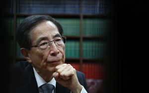 Martin Lee Chu-ming SC said the interpretation suggested key officials had to pledge allegiance to both China “and its Hong Kong Special Administrative Region”. Photo: Jonathan Wong