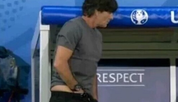 joachim-low-scratch-and-sniff.jpg