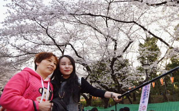 Chinese tourists pose for a photograph while visiting Tokyo's Ueno Park to see the cherry blossoms. (Kyodo) ==Kyodo