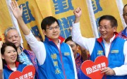 DAB lawmaker Ip Kwok-him (right) with party candidate Yeung Hoi-wing (left) and other District Council contenders yesterday. Photo: David Wong
