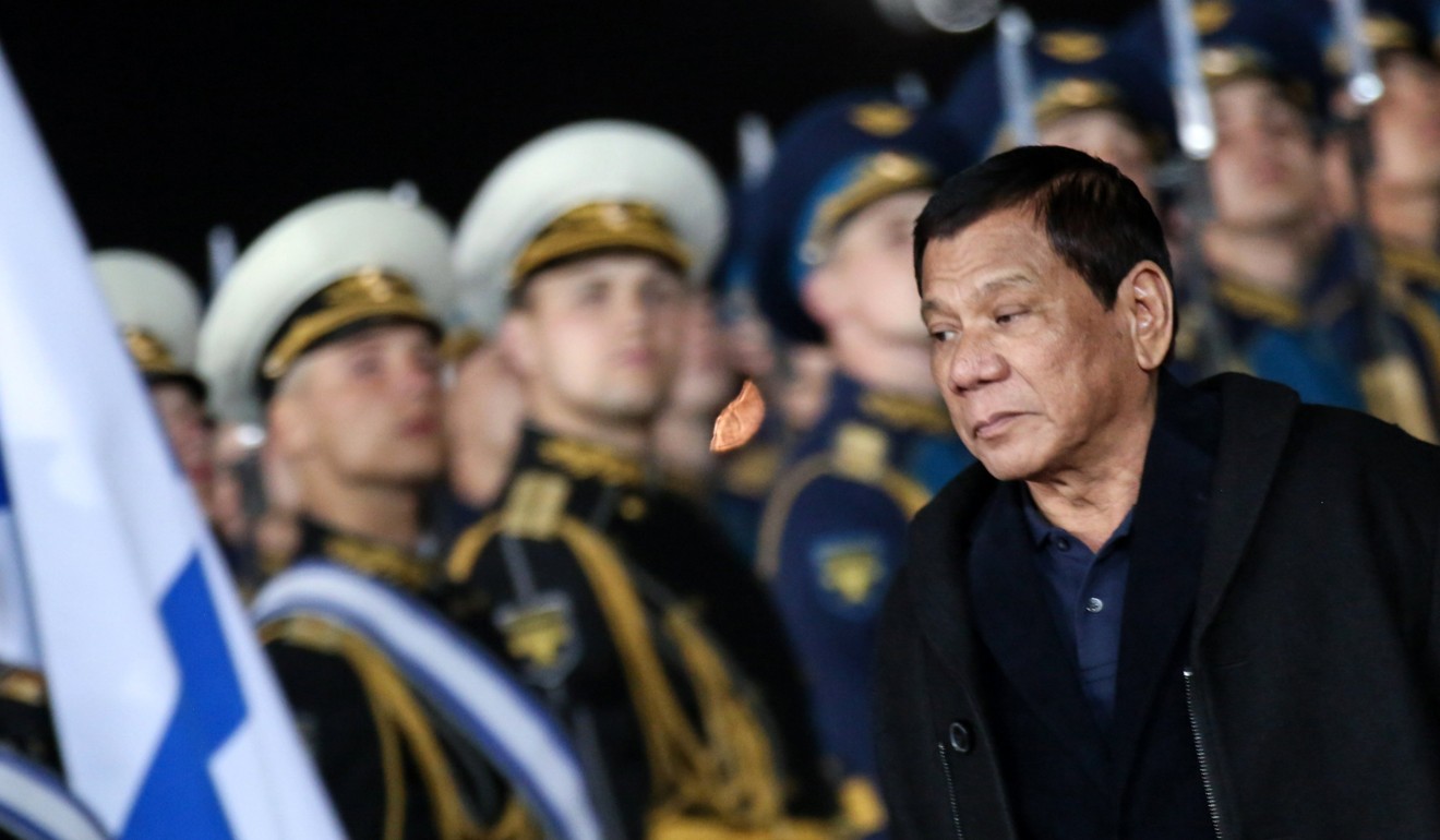 Filipino President Rodrigo Duterte reviewing a Russian honour guards during his arrival ceremony in Moscow, Russia. Photo: EPA