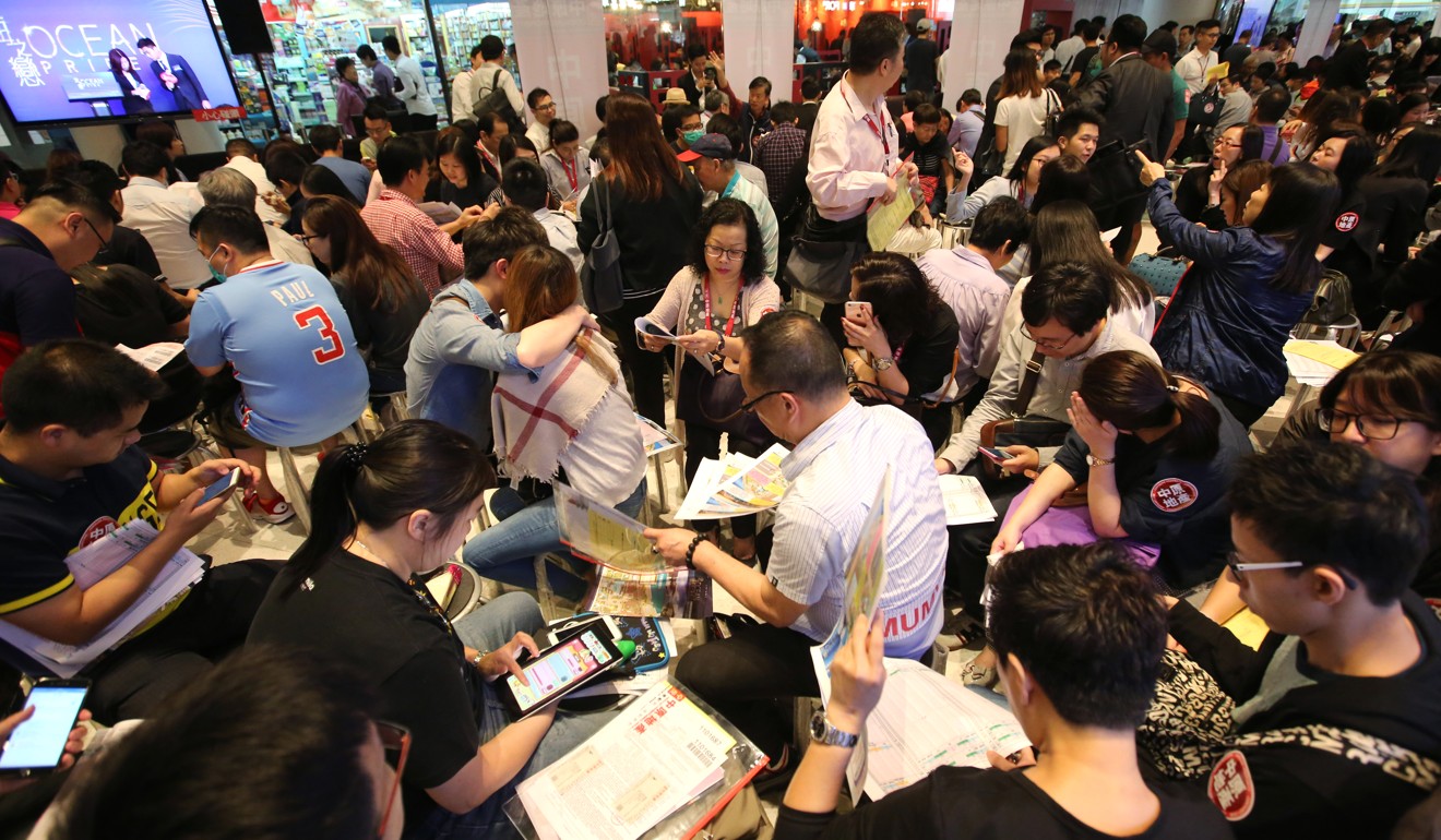 Buyers flooded the sale office of CK Property to buy units of Ocean Pride on Friday. Photo: Edward Wong