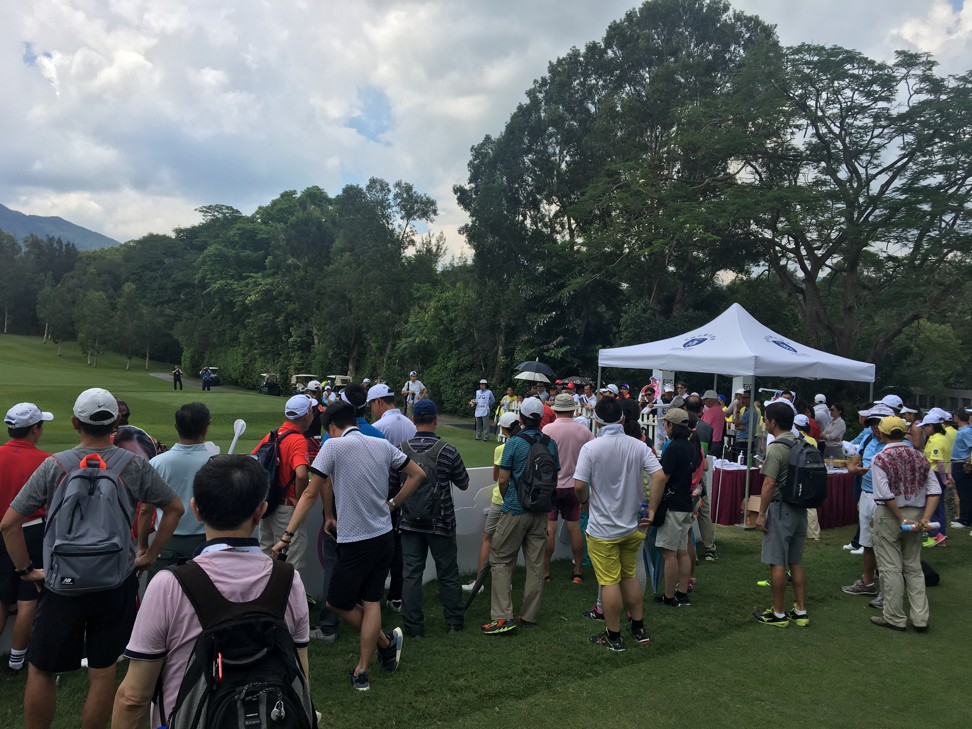 The crowd awaits Chan’s first shot of the final round at Hong Kong Golf Club. Photo: Andrew Mullen