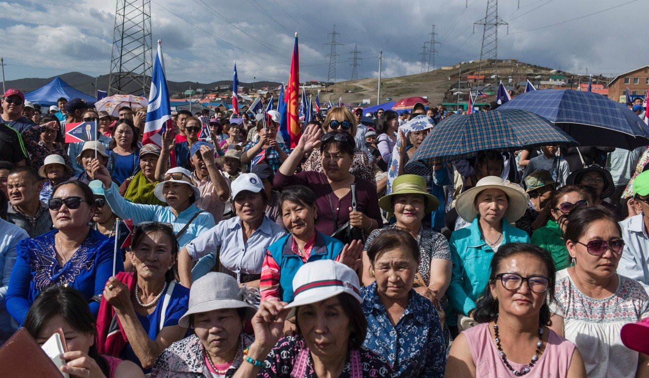 Mongolian supporters of Battulga Khaltmaa from the Mongolian Democracy Party. Photo: AFP