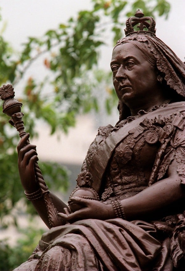 The Queen Victoria bronze statue has stood in Victoria Park for decades. Photo: K.Y. Cheng