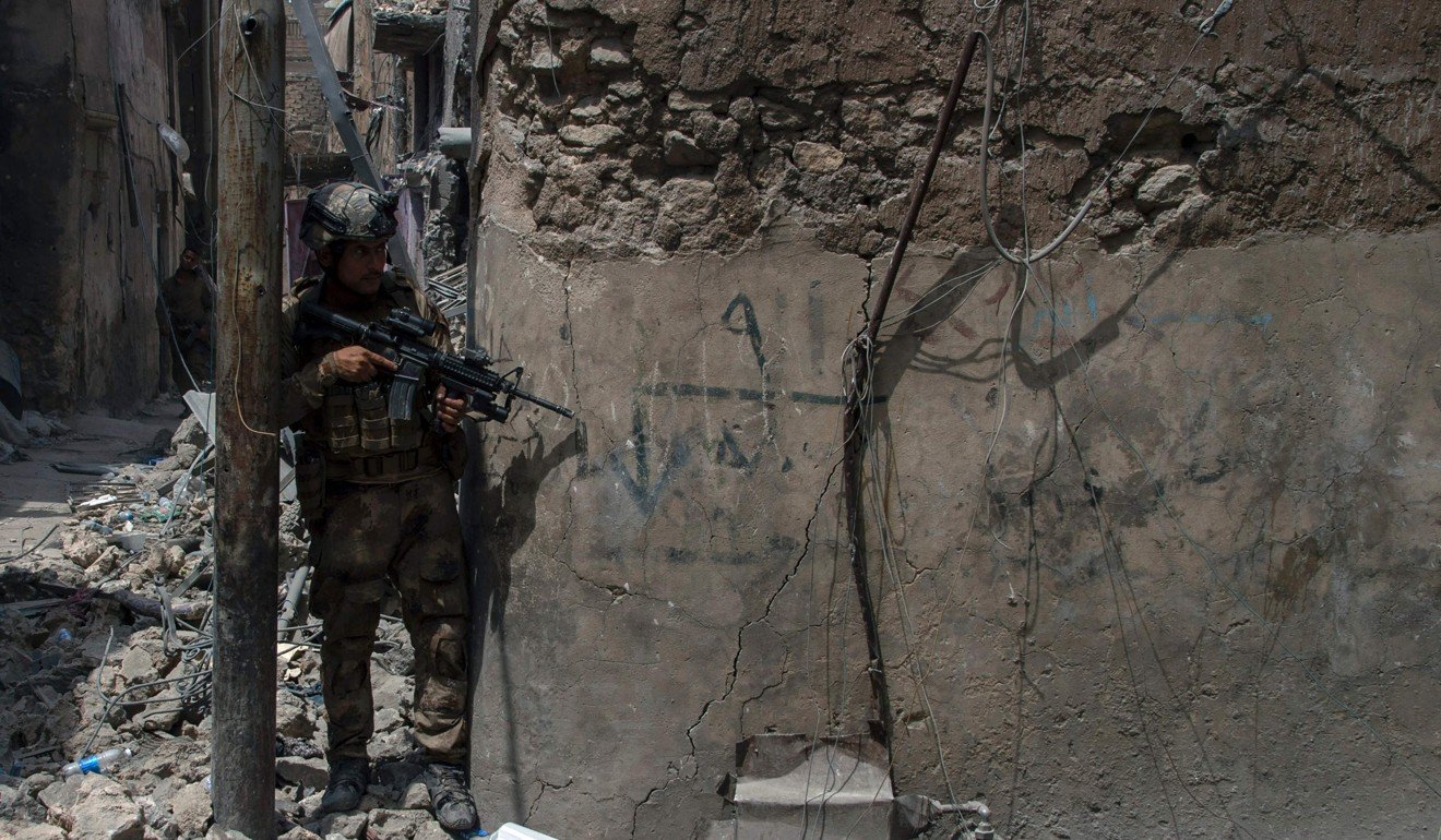 A member of the Iraqi Counter-Terrorism Service secures a street in Mosul’s Old City. Photo: AFP