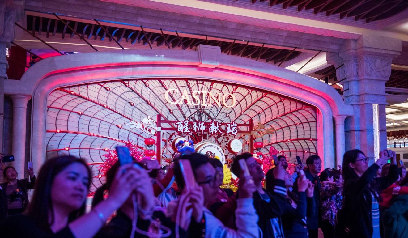 Visitors use smartphones to photograph a light show at the Galaxy Macau casino and hotel. Photo: Bloomberg