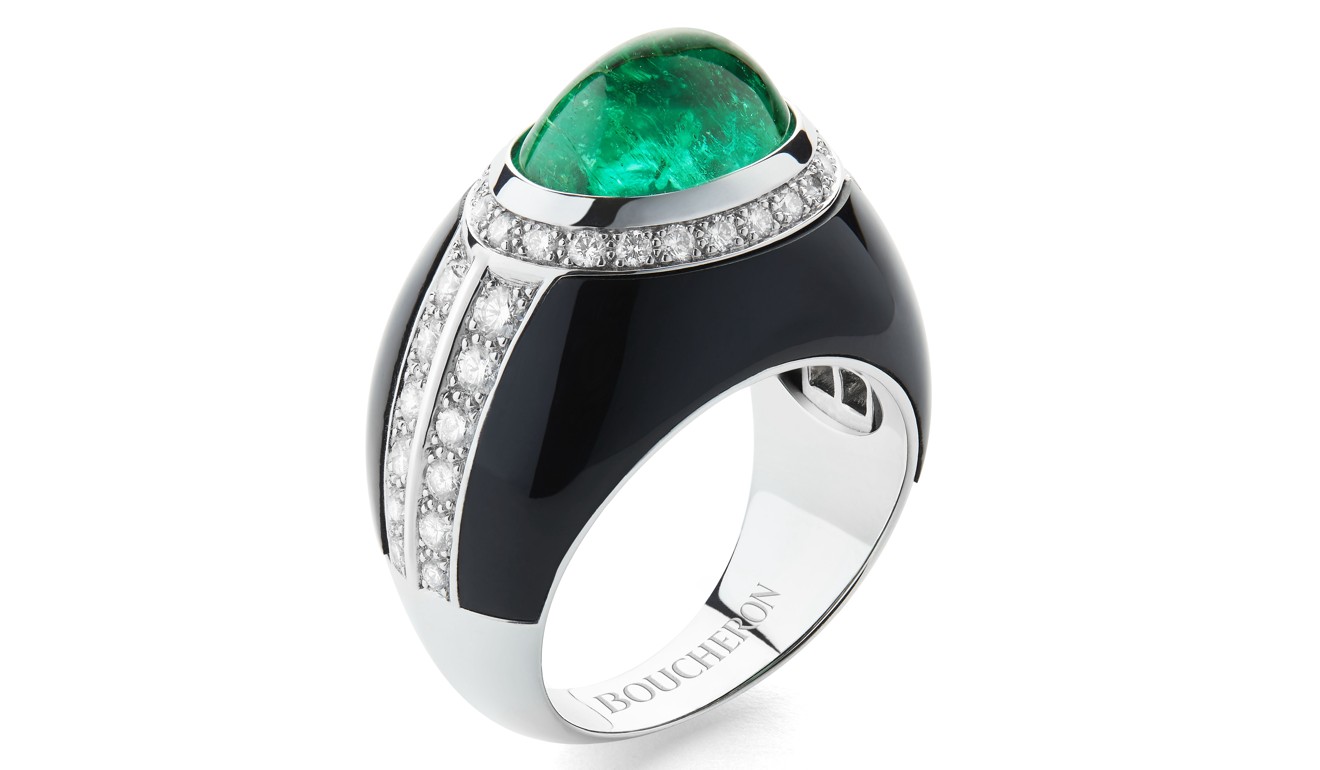 Matching the green colour with onyx, the 4ct emerald ring is adorned with 48 round brilliant-cut diamonds and rendered in white gold, HK$624,000