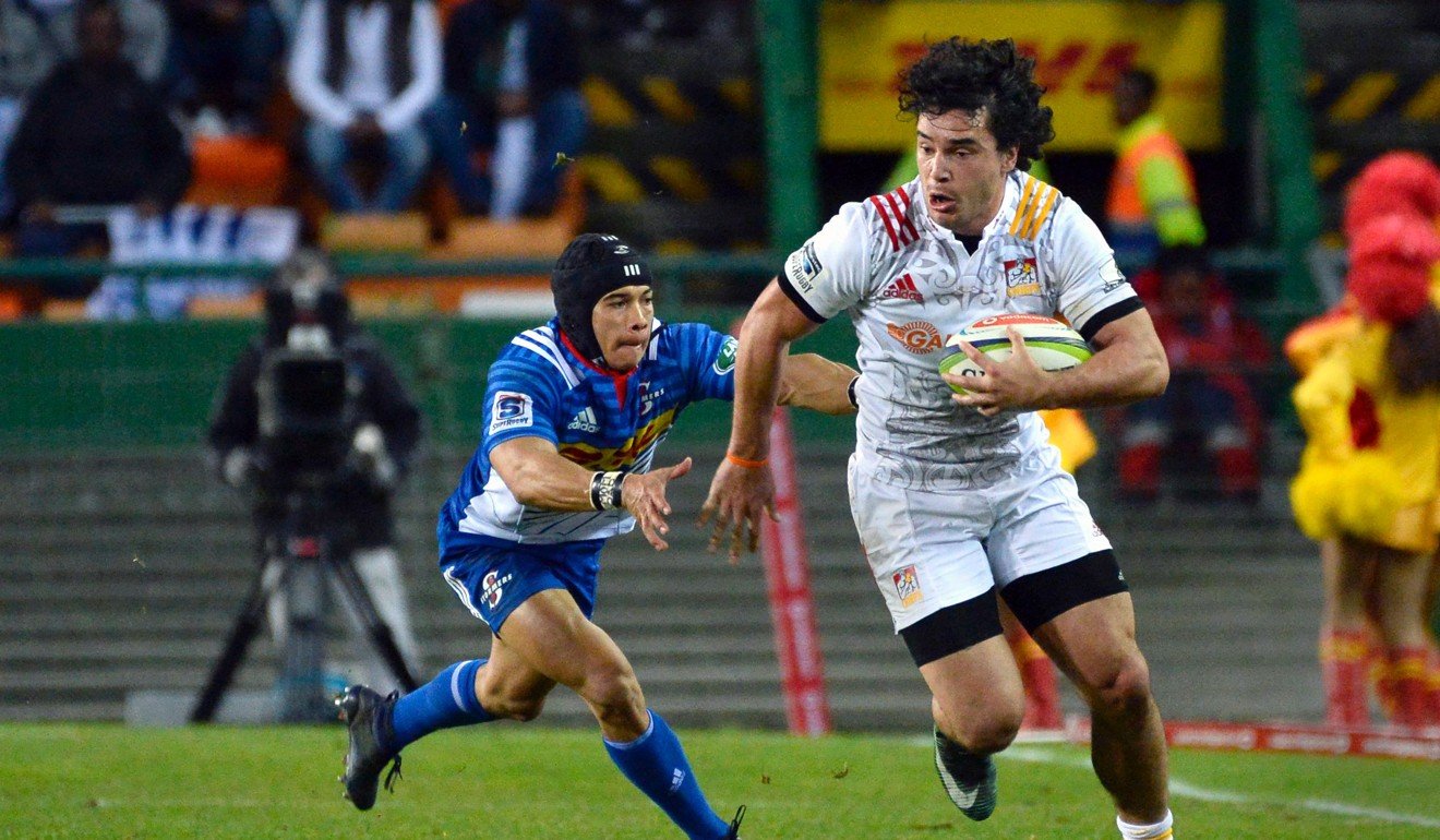 James Lowe tries to outrun Stormers' player Cheslin Kolbe during the Chiefs’ 17-11 win. Photo: AFP