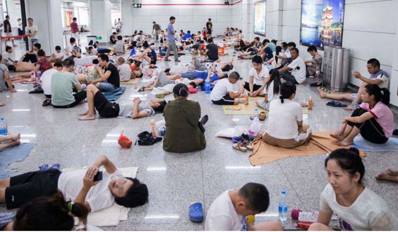 Crowds of people chill out at a subway station in Hangzhou. Photo: Handout