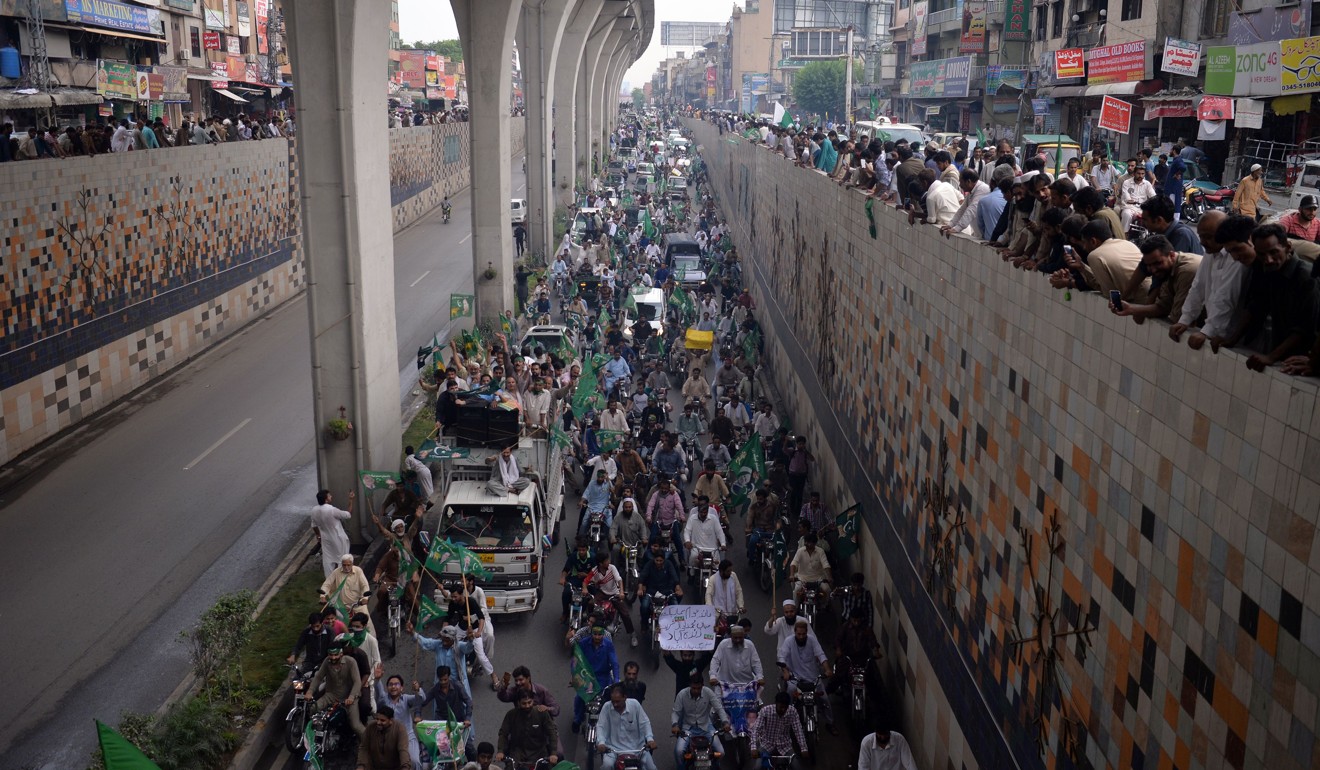 Supporters of ousted Pakistani prime minister Nawaz Sharif marching in Rawalpindi. Photo: AFP