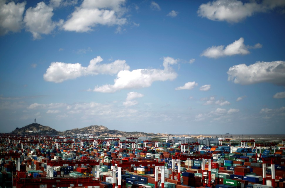 A container area is seen at the Yangshan Deep Water Port, part of the newly announced Shanghai Free Trade Zone, south of Shanghai September 26, 2013. Photo: REUTERS