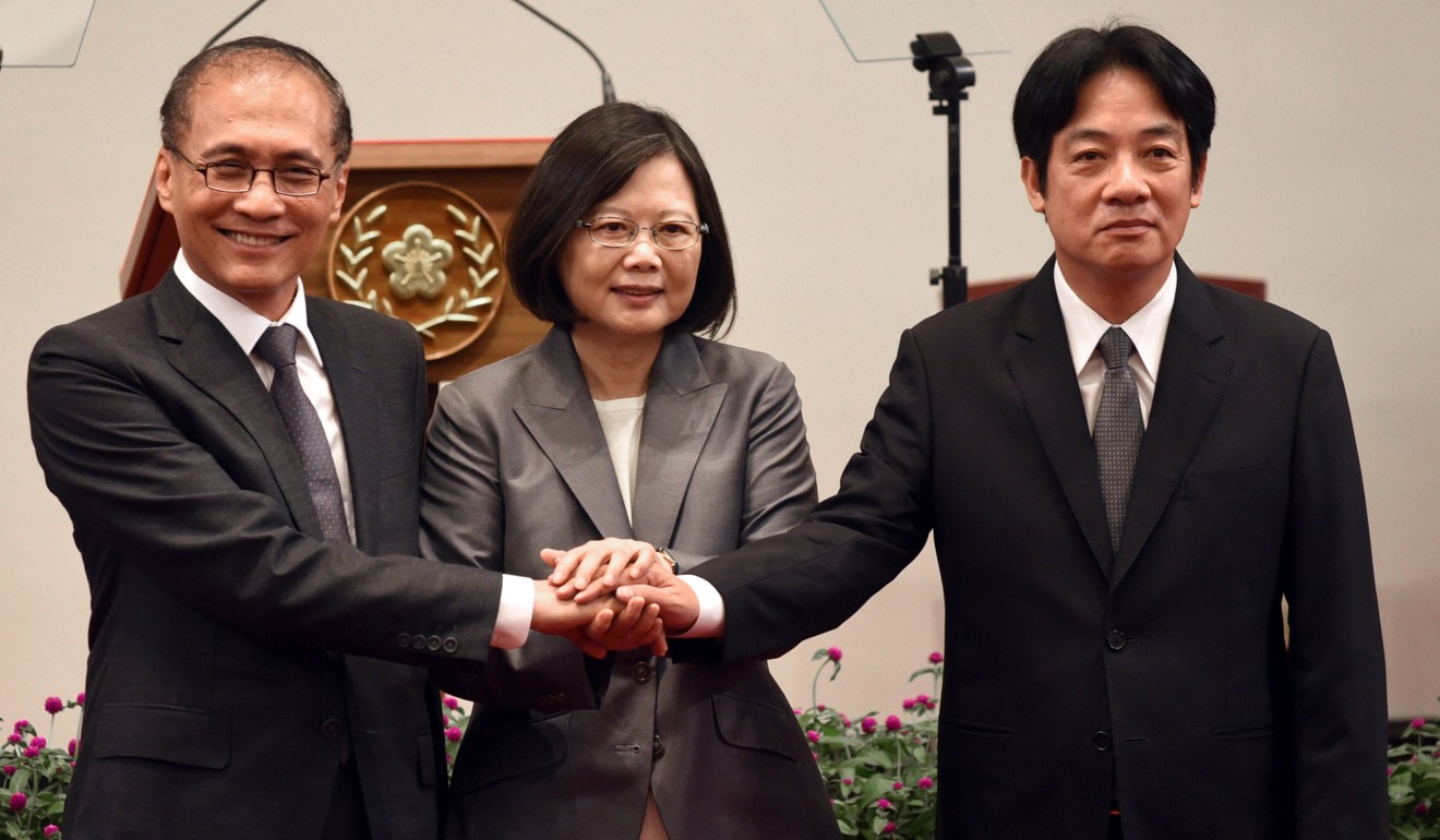 Lin Chuan, left, joins hands with President Tsai Ing-wen and his successor as premier William Lai. Photo: Reuters
