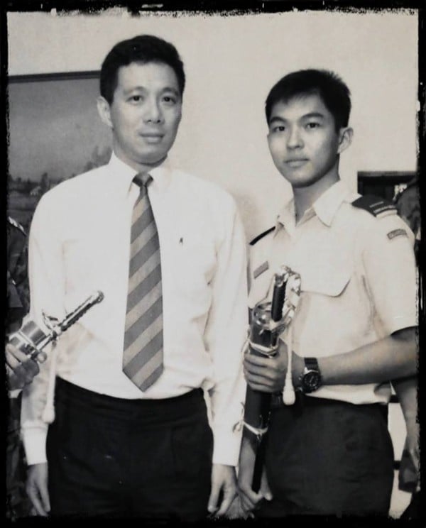 Lee Hsien Loong with a young Tan Chuan-Jin in 1989. Photo: Facebook