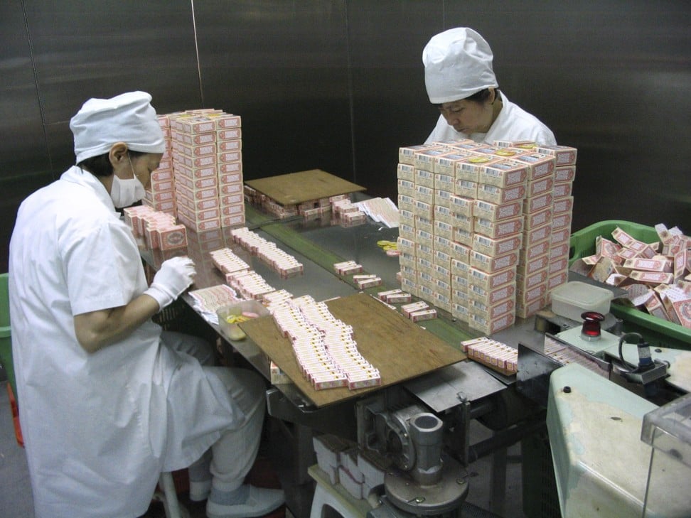 Workers sort and pack Po Chai Pills at the company’s old factory in North Point. Photo: Po Chai Pills