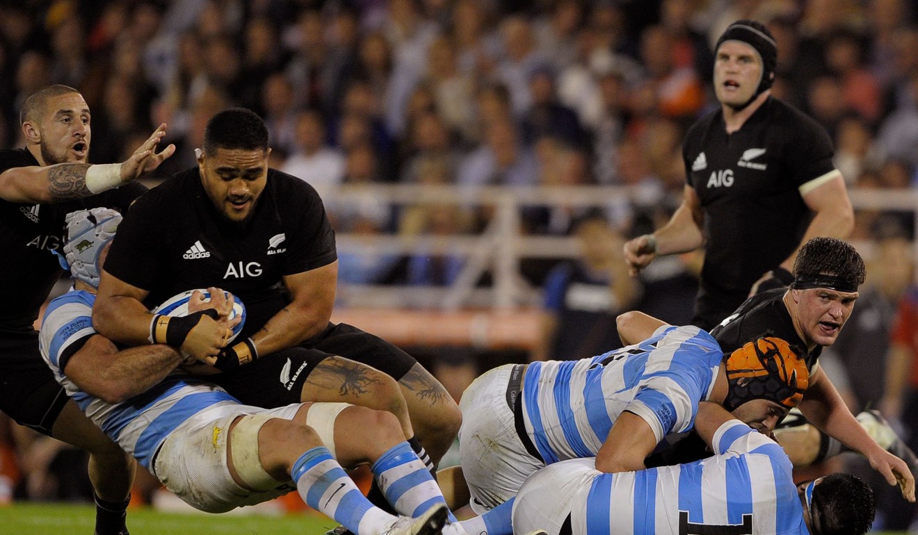 New Zealand's All Blacks prop Ofa Tu'ungafasi (C-L) is tackled by Argentina's Los Pumas flanker Juan Manuel Leguizamon (2nd-L) during Rugby Championship 2017 match at Jose Amalfitani stadium in Buenos Aires. Photo: AFP