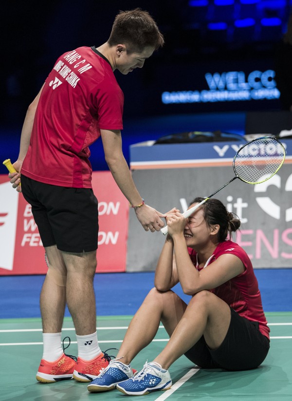 Tse Ying-suet collapses in excitement as she is helped up by partner Tang Chun-man. Photo: EPA