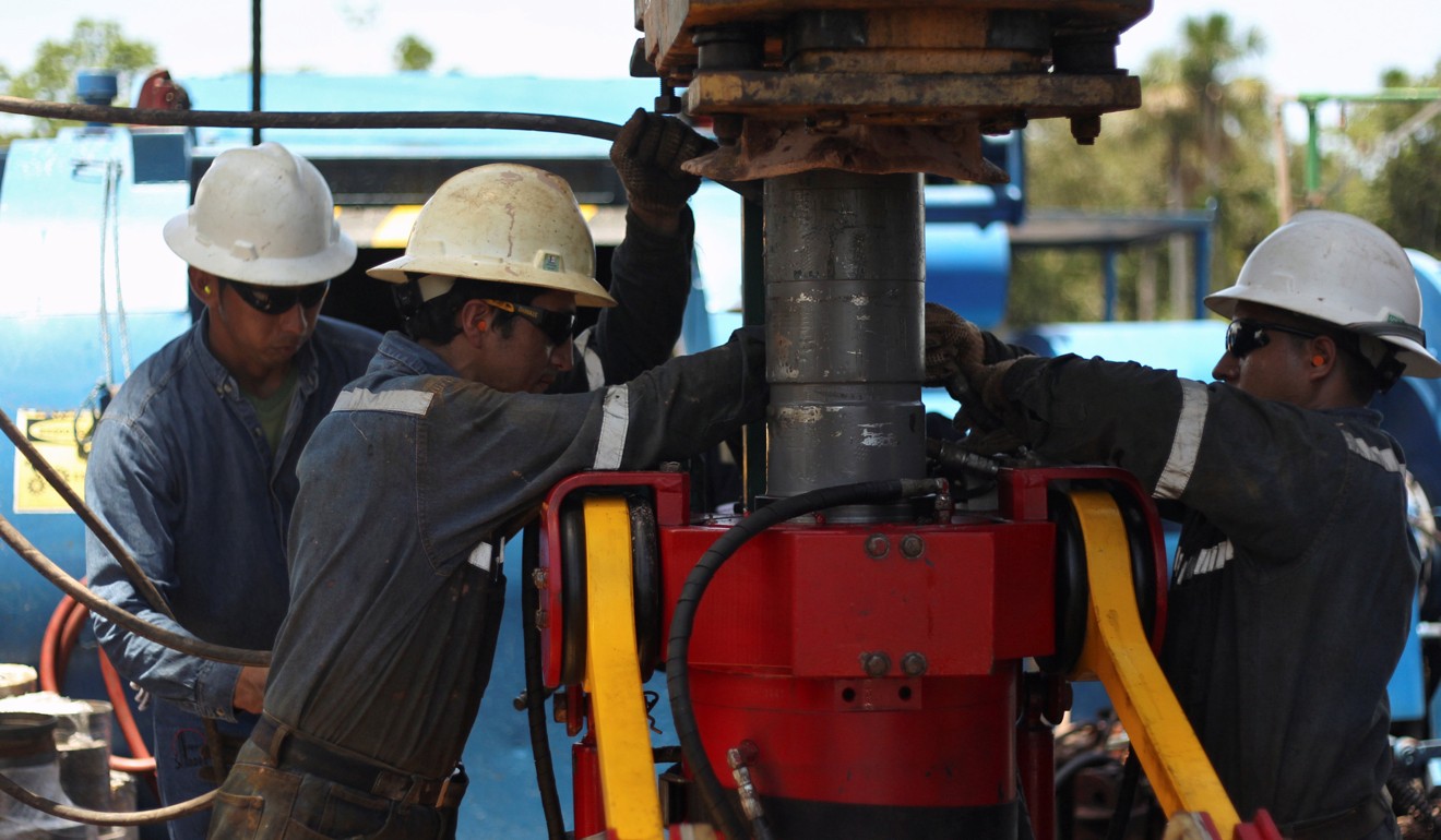 Oilfield technicians work with a drill at a rig of Ecuador's state oil company Petroamazonas. Photo: Reuters