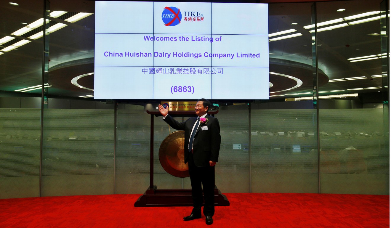 Yang Kai, chairman of China Huishan Dairy, takes part in a ceremony during the debut of the company on the Hong Kong stock exchange, on September 27, 2013. Photo: Reuters
