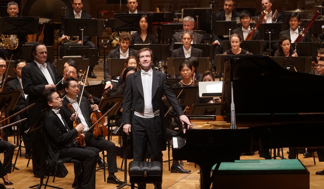 Nikolai Lugansky receives the applause for his performance of Rachmaninov’s Piano Concerto No. 3 with the Hong Kong Philharmonic Orchestra as conductor Charles Dutoit looks on. Photo: Cheung Wai-lok
