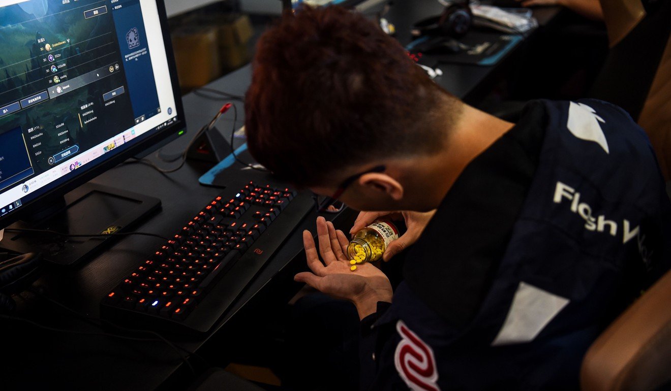 A Taiwanese gamer from the e-sports team Flash Wolves takes vitamins during training for the League of Legends World Championship at a boot camp in Shanghai. Photo: AFP