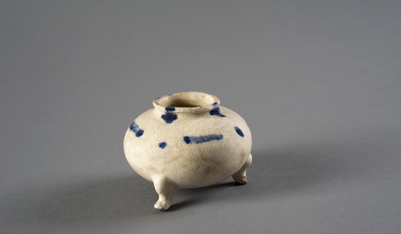 A Tang dynasty water pot from the ninth century with distinctive blue-and-white decoration. Photo: courtesy University Museum and Art Gallery, The University of Hong Kong