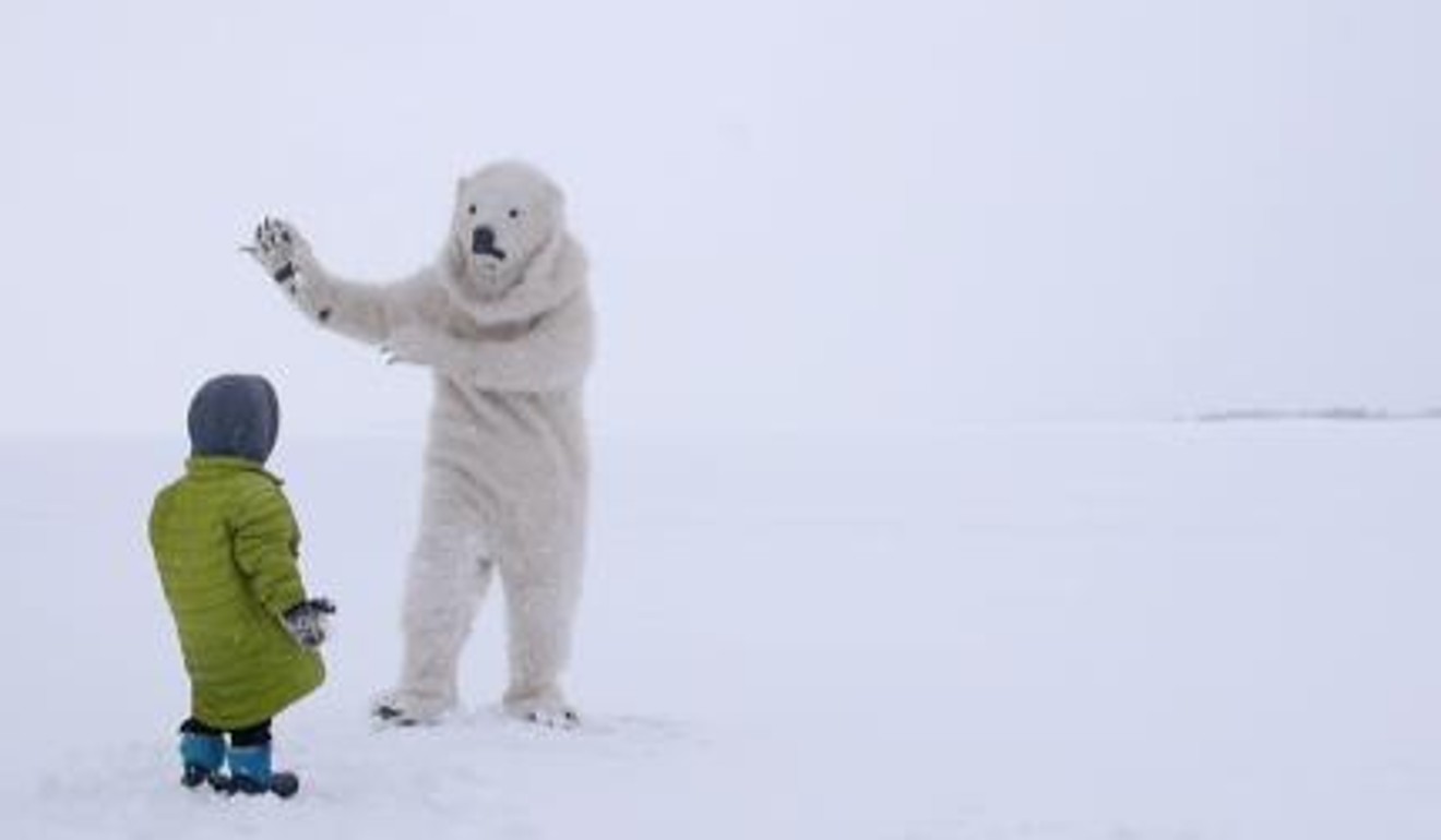 Xu Chenghua donned a polar bear costume to cheer Simba up in the Russian Arctic. Photo: Xu Chenghua
