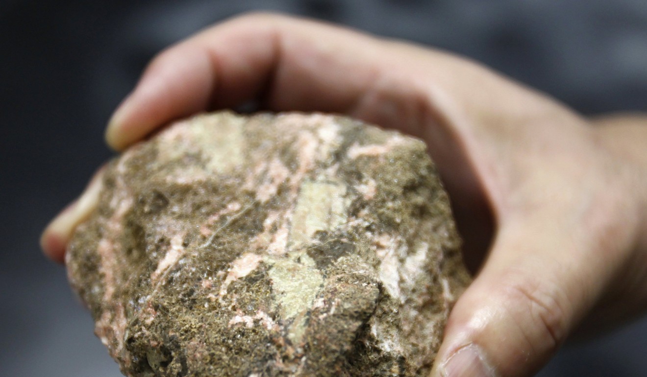 A bastnaesite mineral containing rare earth is pictured at a laboratory of Yasuhiro Kato, an associate professor of earth science at the University of Tokyo, in this July 5, 2011 file photo. Photo: Reuters