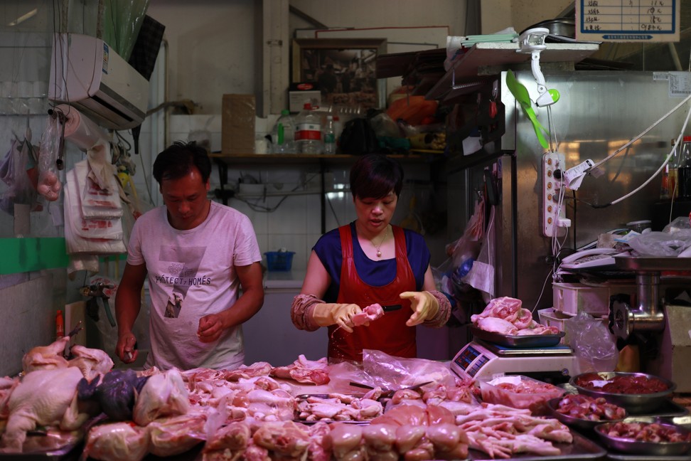 Chinese butchers tend their stalls in a market in Beijing on 9 August 2017. China's July 2017 consumer price index (CPI) rose 1.4 per cent in July from a year ago, according to the National Bureau of Statistics. Photo: EPA