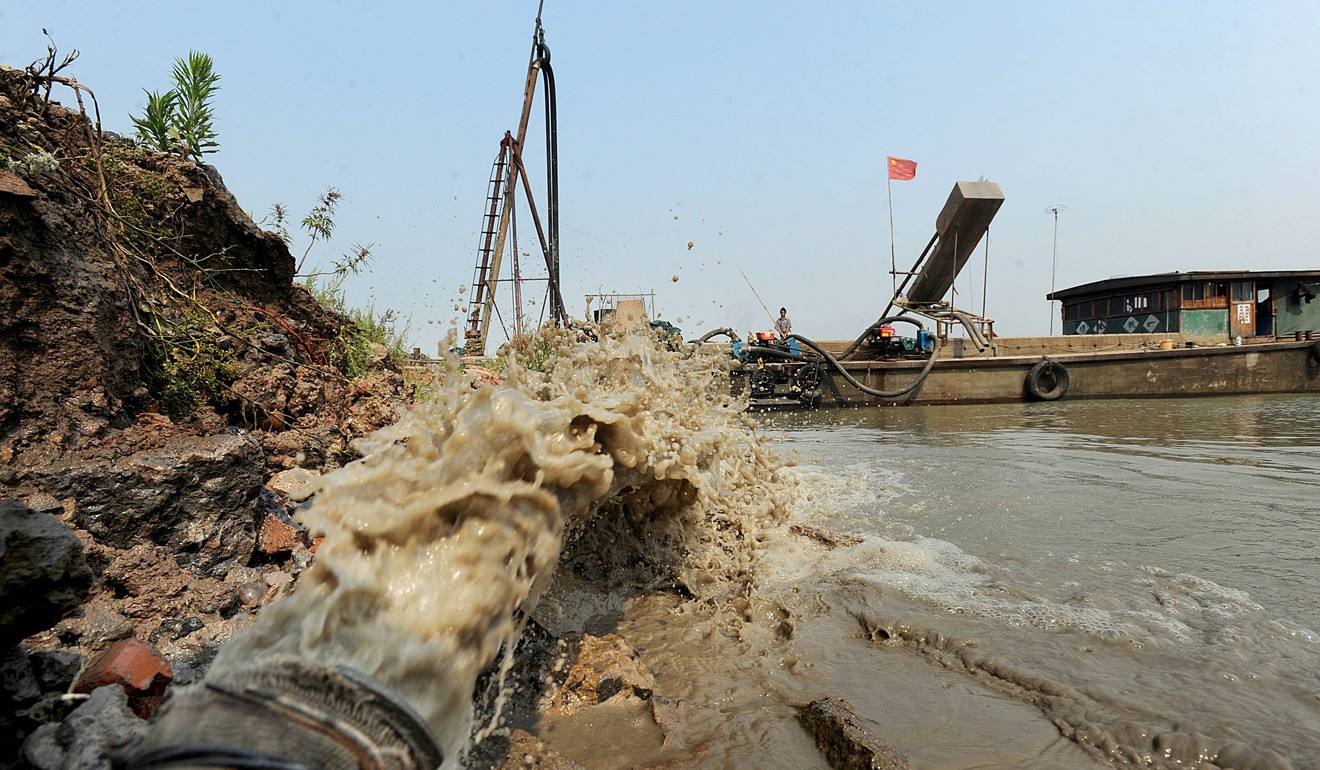 The collapsed bank of the Huai river caused by illegal dredging in Huainan, Anhui province in 2009. Photo: AFP