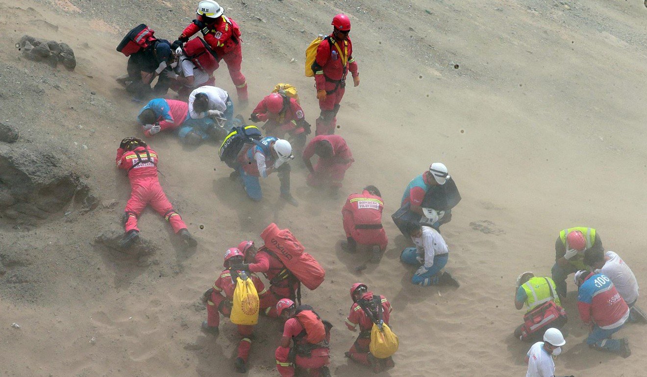 Rescue personnel work at the site of the bus accident in Pasamayo. Photo: Xinhua