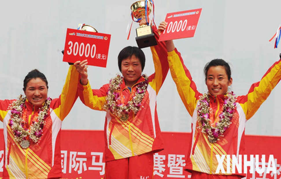 Wang Jiali (centre) after winning the 2012 Chongqing International Marathon.