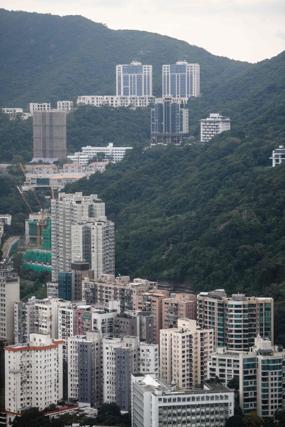 The ultra exclusive Mount Nicholson housing estate, top centre, in Hong Kong. Photo: AFP