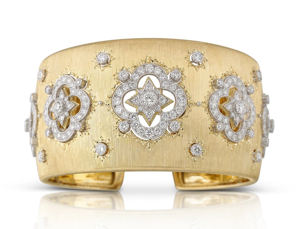 A Buccellati cuff showing the rigato technique.