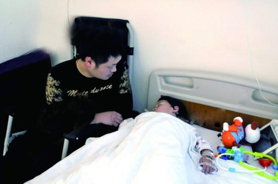 The child climbed out of the window at her home after being spooked by a locksmith at the door. She suffered a broken leg in the fall. Photo: Sina