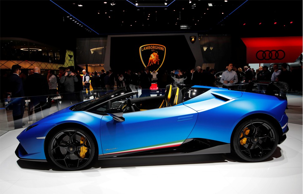 The Lamborghini Huracan Performante Spyder draws crowds at the 2018 Geneva motor show. Photo: Reuters