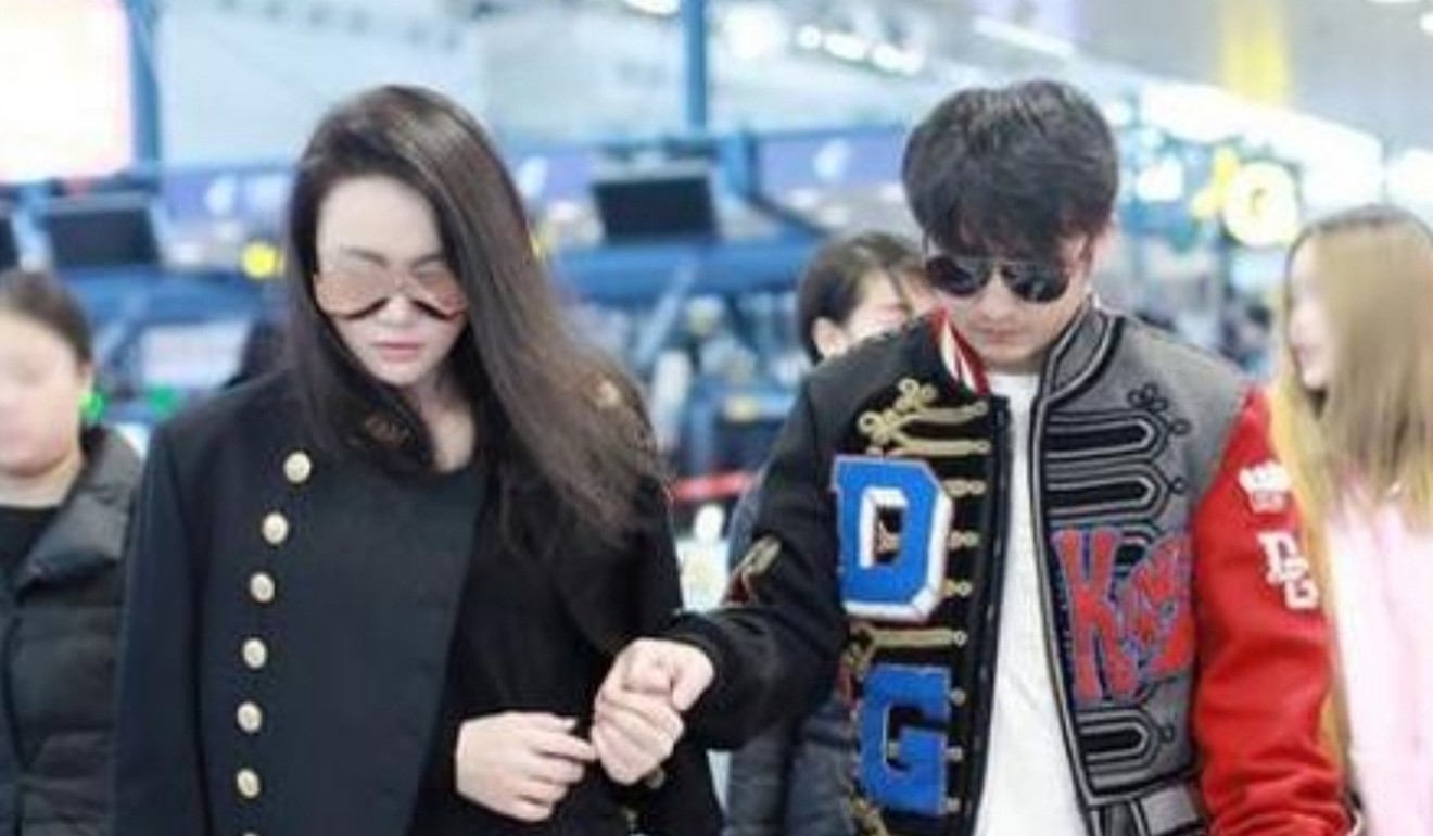 Zou Shiming and wife Ran Yingying arrive in Shanghai to seek medical help for his left eye in December. Photo: Sina.com.cn