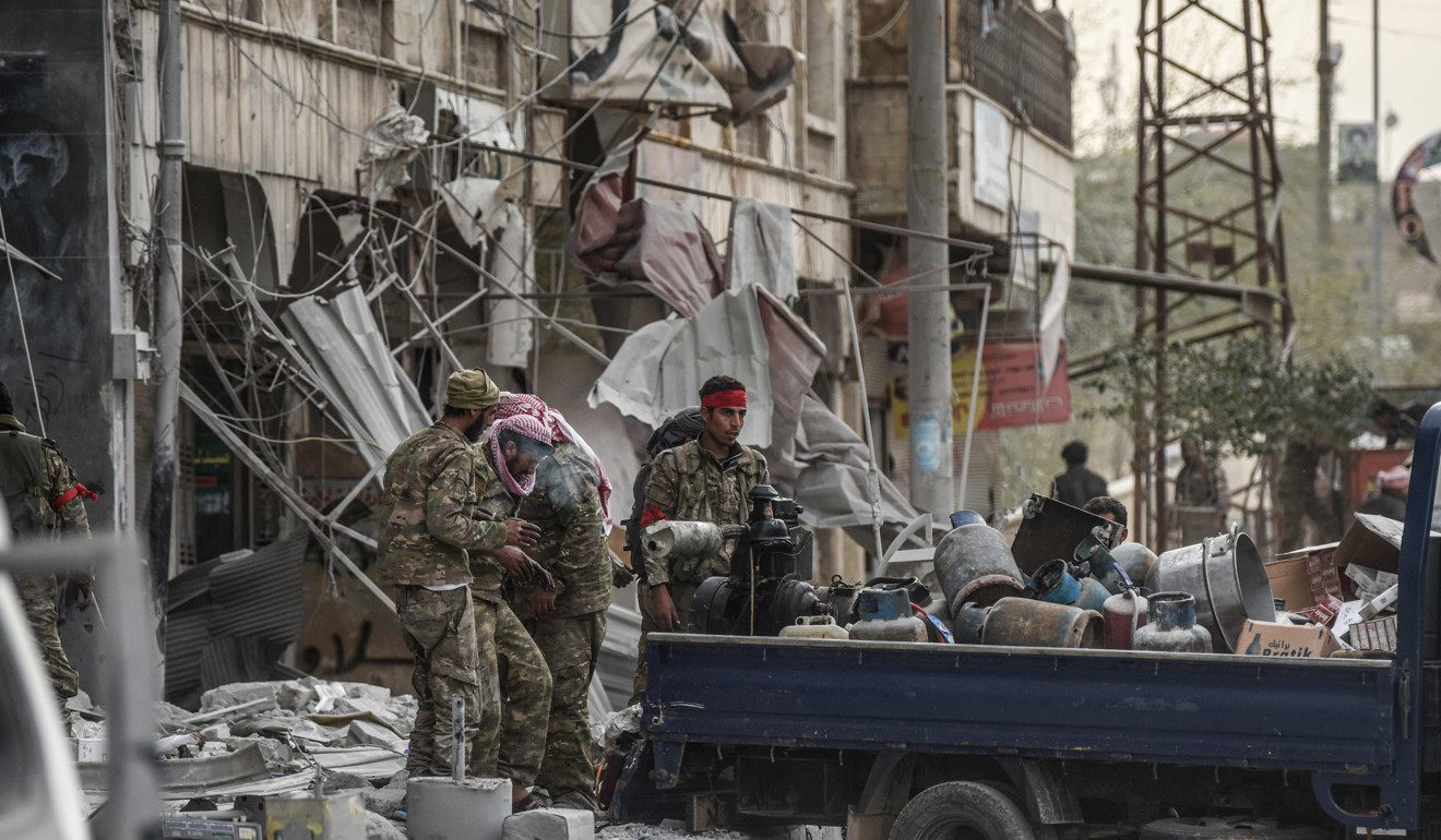 Turkish-backed Syrian fighters loot shops after seizing control of the northwestern Syrian city of Afrin from the Kurdish People's Protection Units (YPG) on March 18, 2018. Photo: Agence France-Presse